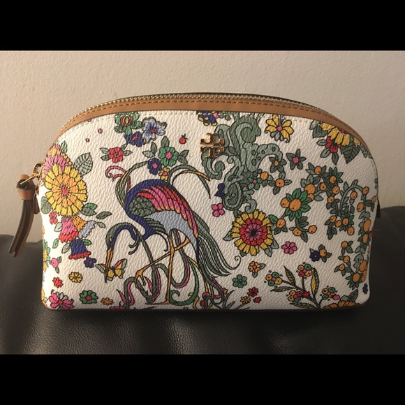 Tory Burch Handbags - 🦚NWT !! Tory Burch Cosmetics Case !!
